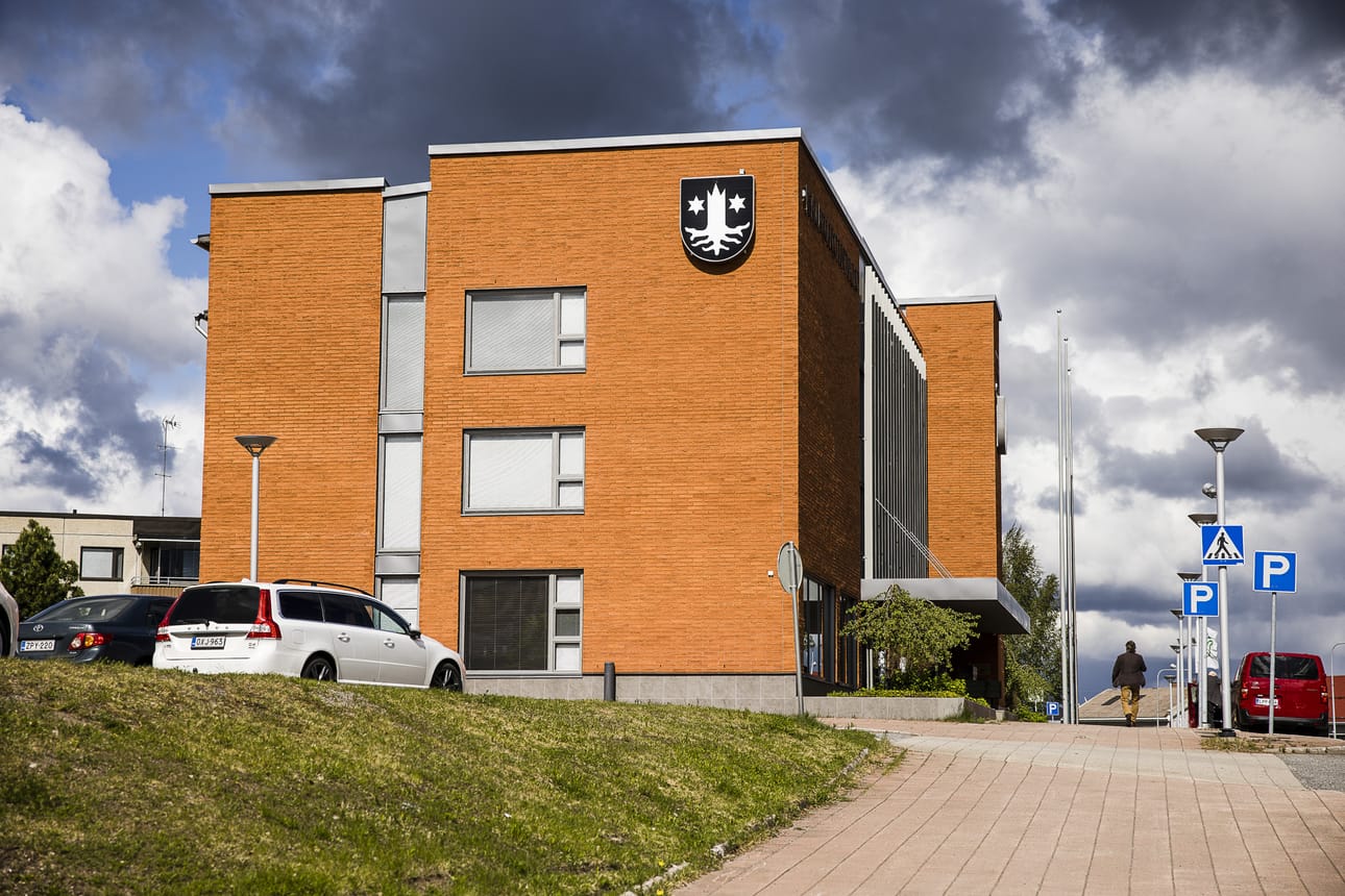 Kemijärven valtuustokokous jouduttiin keskeyttämää keskiviikkoiltana, koska 27:sta valtuutetusta 12 poistui salista.