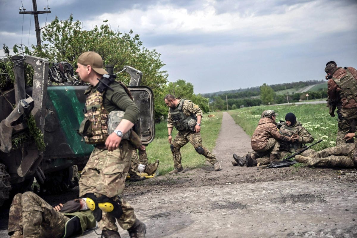 Venäjä kertoi maaliskuussa keskittyvänsä Donbassin valtaamiseen. Kuvassa Ukrainan sotilaita Donbassissa eilen. LEHTIKUVA/AFP