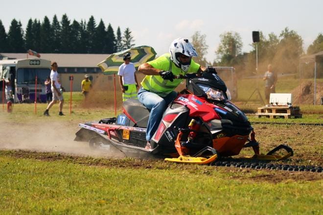 Stefan Westergård, tämän vuoden SM-pronssimies Stock 600 -luokassa, ampaisi matkaan Lynx Rs:llä. Kuva: Anu Nahkala