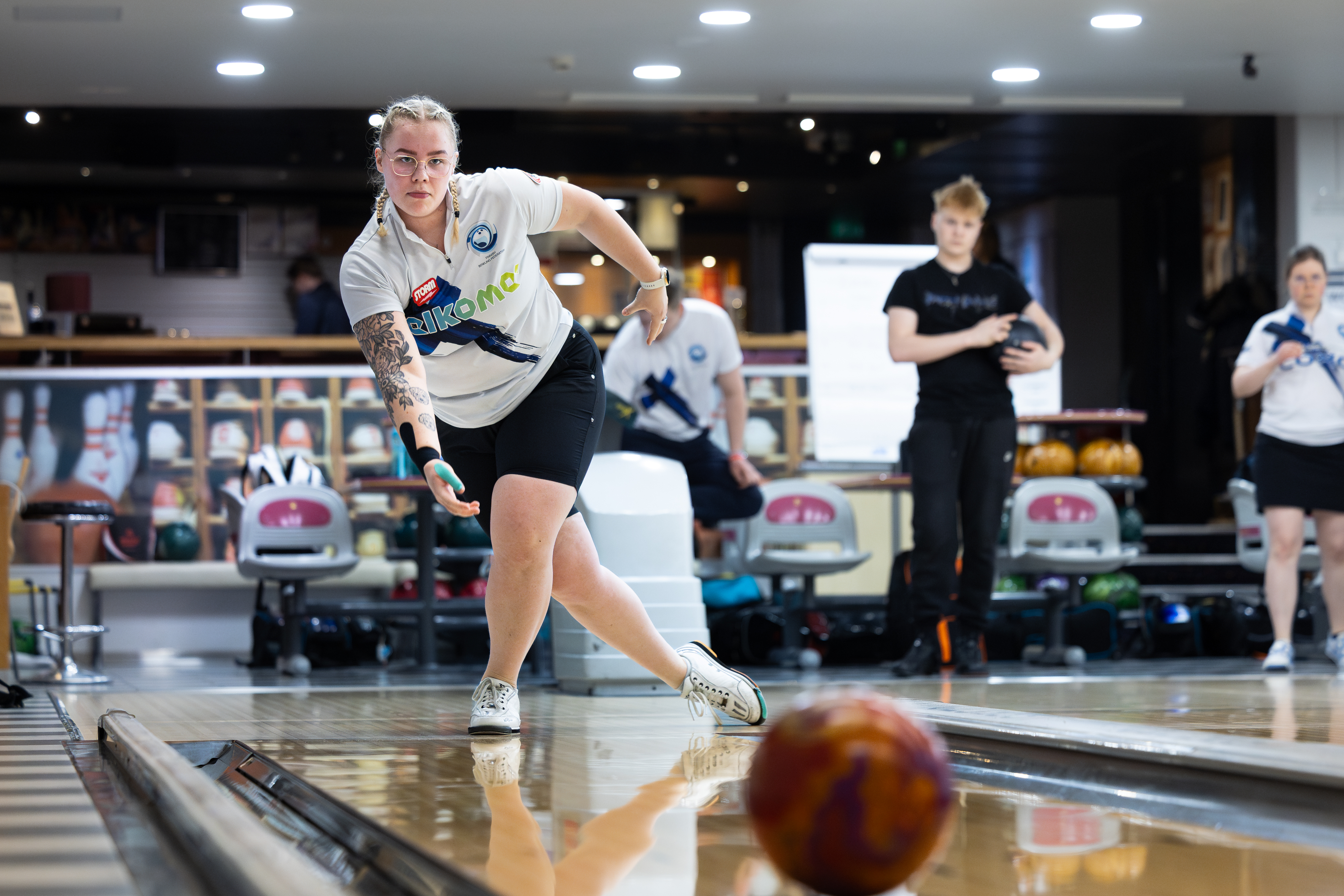 Onko keilailu maailman helpoin urheilulaji, koska kuka tahansa voi tehdä täydellisen suorituksen? – Maailmanmestari Peppi Konsteri vastaa