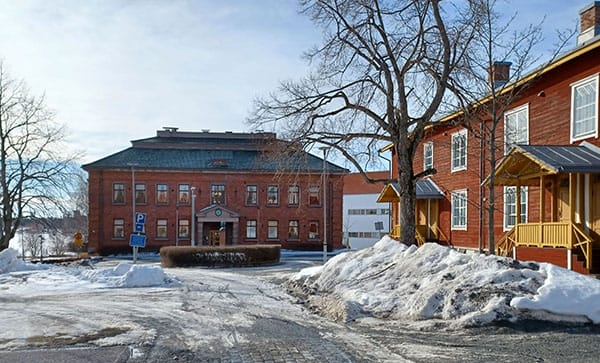 Vaasan puuvillan suojellun konttorirakennuksen suunnitteli arkkitehti Karl Lindahl vuonna 1923.