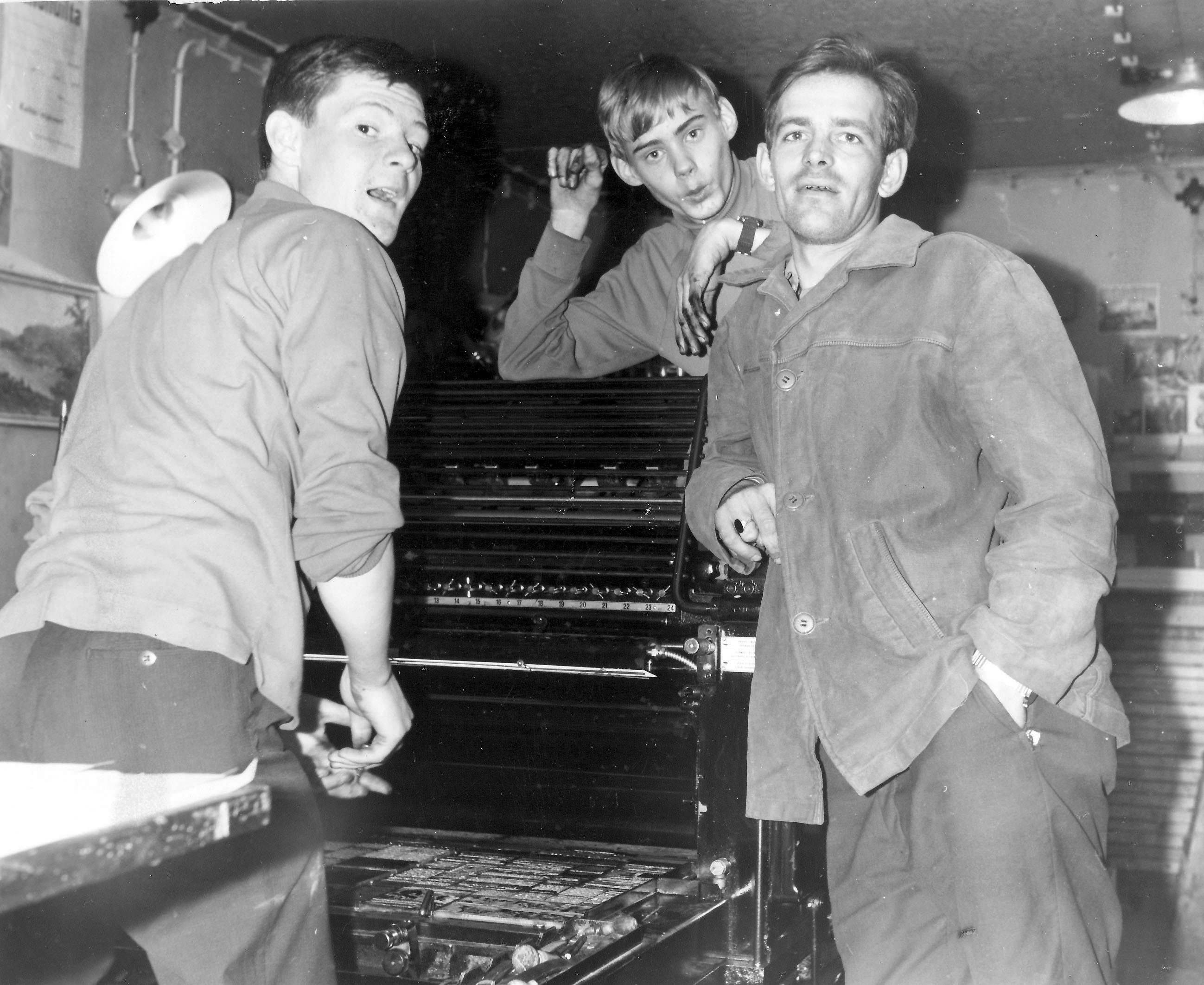 Vanhaa kirjapainoa vuodelta 1964. Kuvassa vasemmalta Reijo Ervasti, Wesa Rinne ja Altti Mällinen