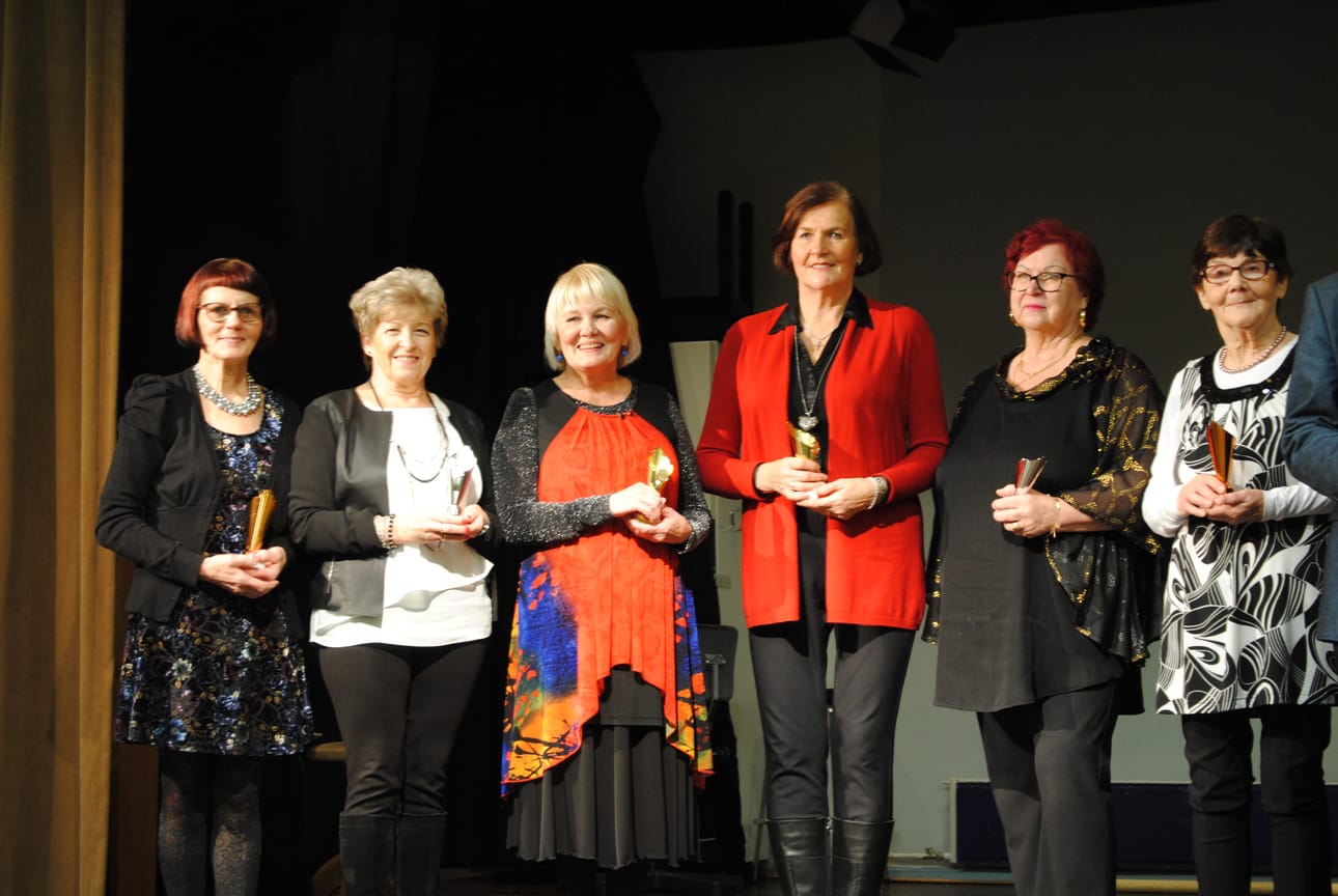 Naisten sarjojen parhaat Elsa Jalkala, Tuula Karhu, Marjatta Väänänen, Anja Ylitalo, Irma Rauta ja Saimi Erkkilä.