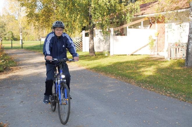 Parasta pyöräily on Veikko Valkealahden mukaan aikaisin kesäaamuna. KUVA:EEVA-LIISA KULJU