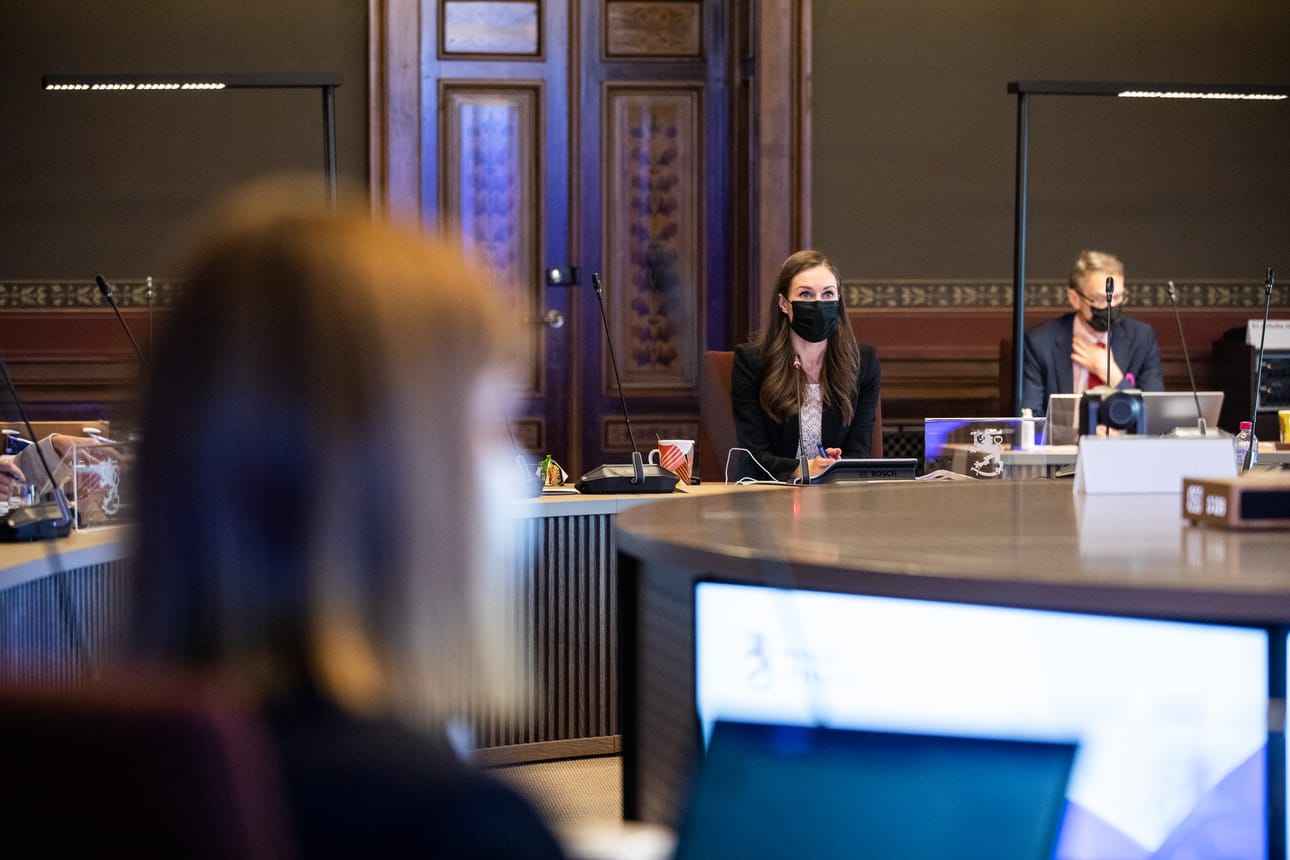 Pääministeri Sanna Marin johti budjetin valmistelua Säätytalossa. Neuvotteluja oli pohjustettu erityisavustajien kesken jo pitkään.