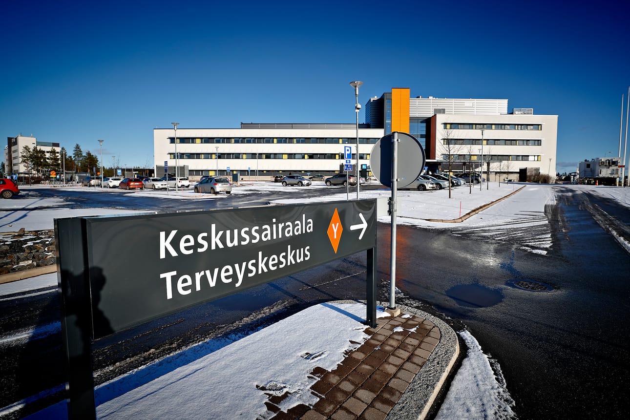 Etelä-Pohjanmaan hyvinvointialueen sosiaali- ja terveydenhuollon asiakasmaksulaskuista yli 26 000 päätyi viime vuonna ulosottoon. Arkistokuva.