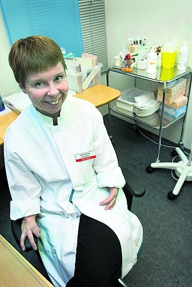 Lääkäri Tuula Petäys on itse joutunut käymään läpi 11 leikkausta ja lisää on odotettavissa.