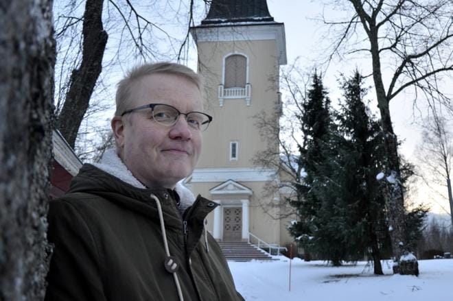 Jarkko Siekkinen on ollut pappina Jurvan kirkossa lähes seitsemän vuotta. KUVA: HANNELE YLI-VIITALA