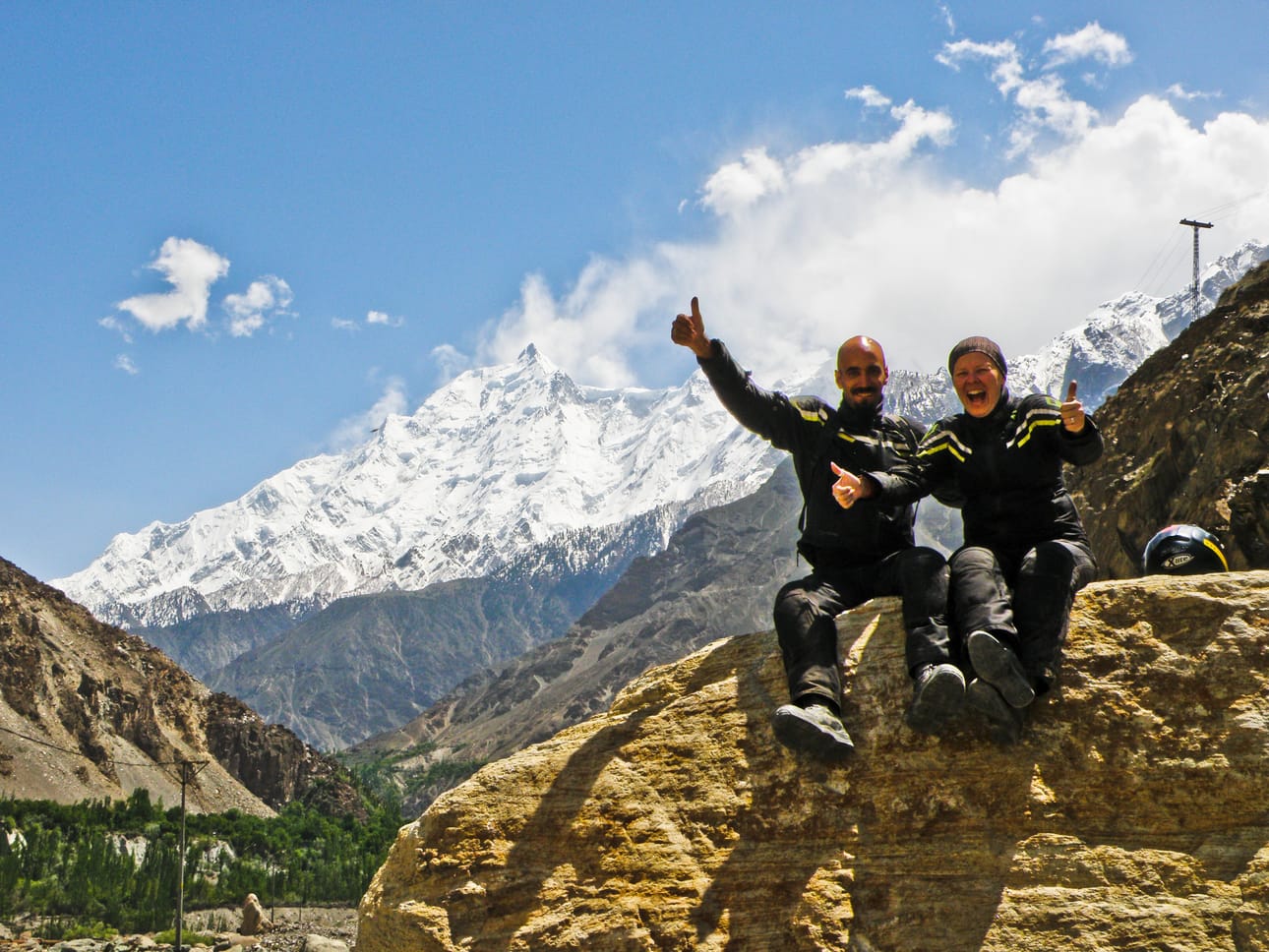 Karakorum Highwayn varrelta Pohjois-Pakistanissa. Taustalla 7788 metrin korkuinen Rakaposhi.