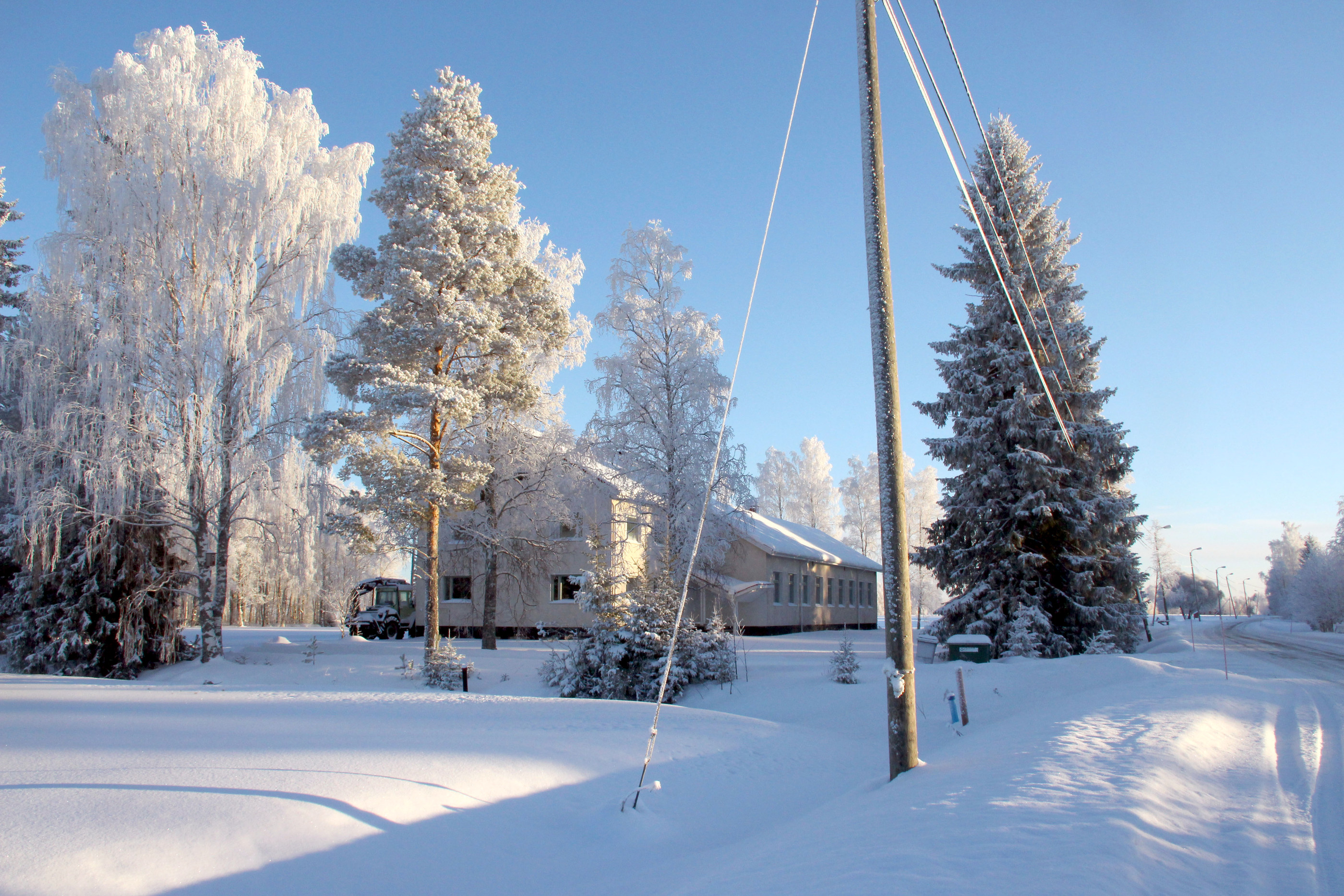 Väyrylän koulu toimi aina 2000-luvun alkuun saakka ja on nykyisin yksityisomistuksessa.