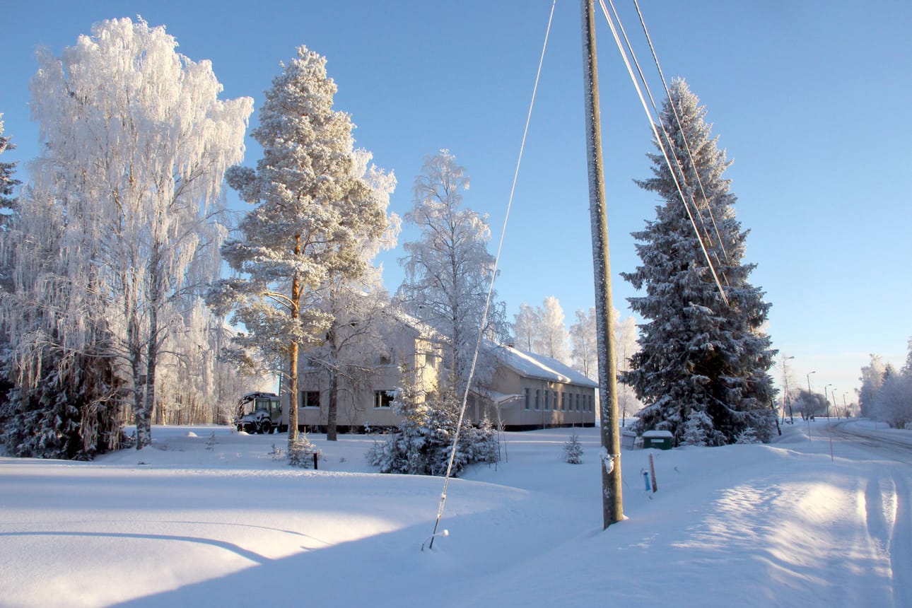 Väyrylän koulu toimi aina 2000-luvun alkuun saakka ja on nykyisin yksityisomistuksessa.