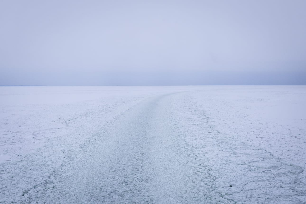 Myrskyvaroitus pakottaa Wasalinen perumaan matkoja Uumajaan. Arkistokuva helmikuulta Vaasan ja Uumajan väliseltä laivaväylältä.