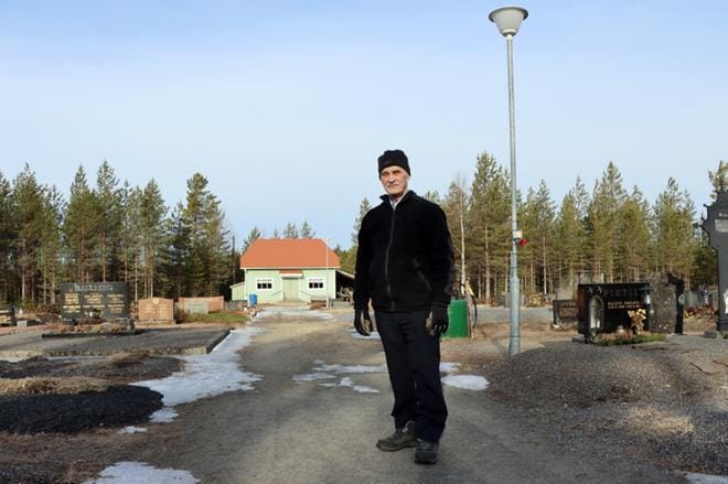 Jurvan vapaa hautausmaa sijaitsee Poronkankaalla. Hautausmaayhdistystä vetää Esa Vainionpää. KUVAT: JARMO PANULA