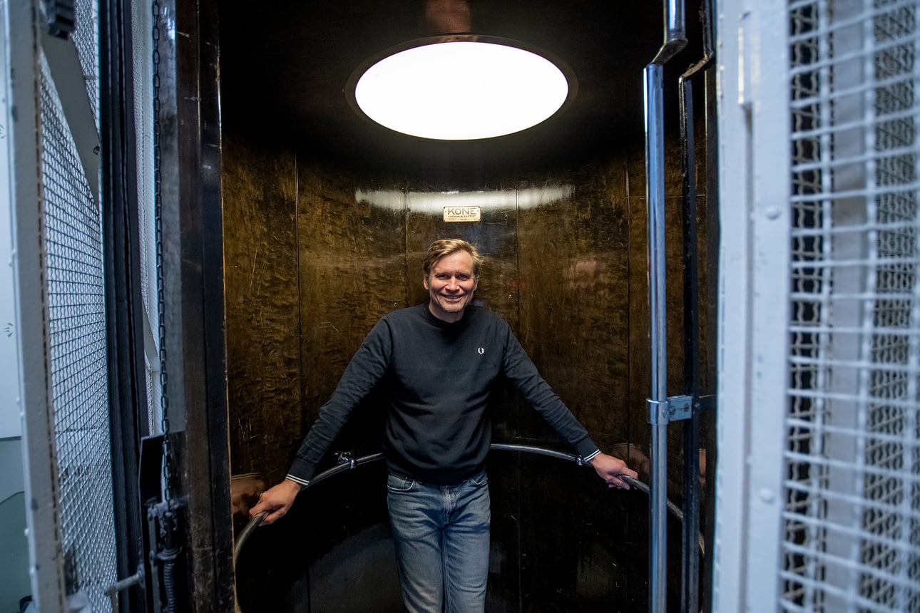 Weckmanin talossa sijaitsee Oulun tiettävästi ainoa pyöreä hissi – Vuodelta 1936 peräisin oleva laite on luottopeli, kunhan sulkee verkko-oven