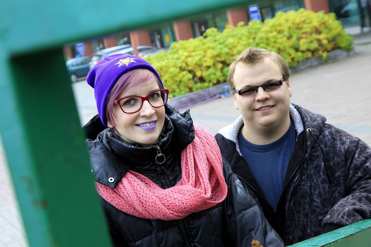 Tubettajat. Susanna Kyröstä kameran edessä puhuminen tuntuu luontevalta. Tomi Sorvari sanoo, että tuntuu hyvältä, kun valmiin tuotoksen saa lopulta ladattua YouTubeen.