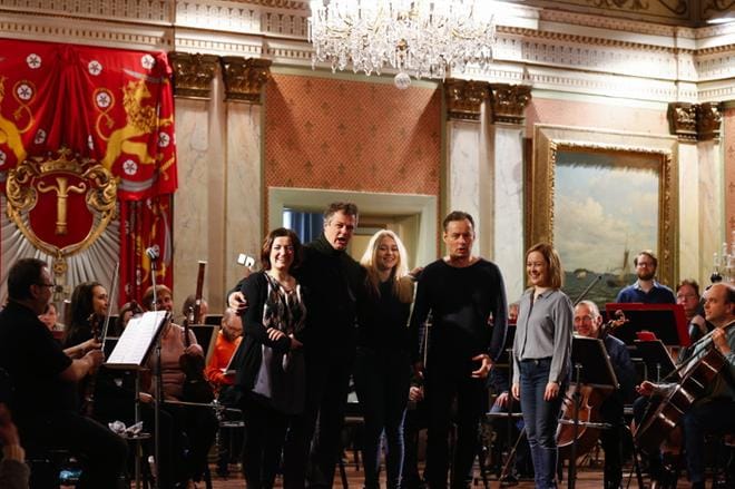 Ensimmäinen Sinun hetkesi -toivekonsertti järjestettiin huhtikuussa 2016. Toivesävelmiä esittivät silloin Ivanka Capova, Vesa Ania, Marite Männi sekä Kajsa Dahlbäck (oik.). Kapellimestarina toimi Maano Männi (toinen oik.). KUVA: MINNA HIRVELÄ