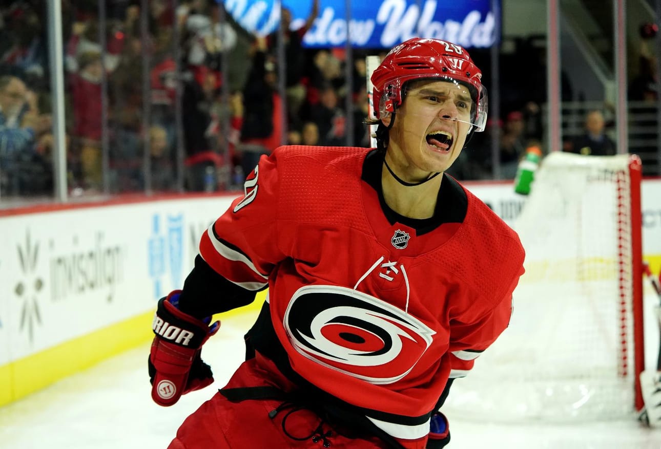Sebastian Aho löi kovat tehot 2+1.