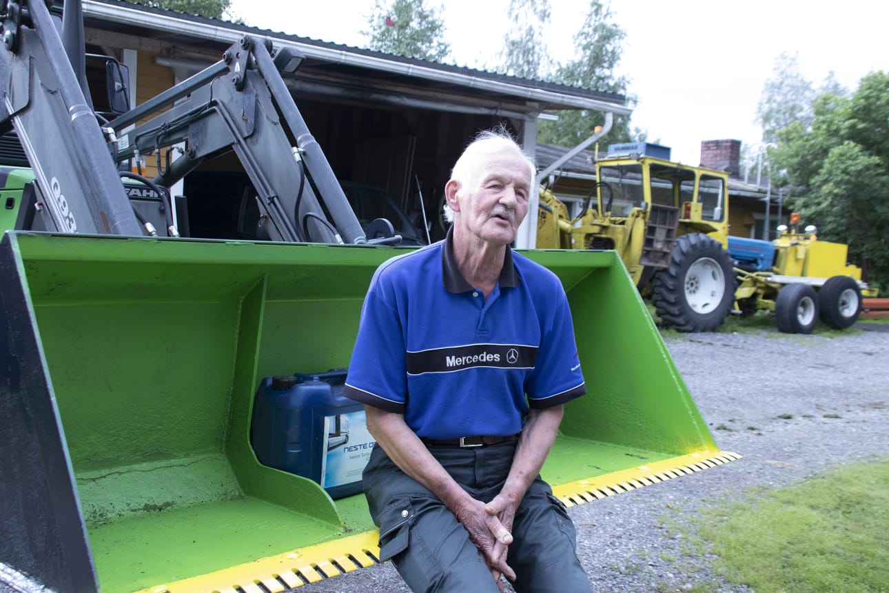 Lauantaina 70 vuotta täyttänyt Seppo Tervo on tehnyt elämäntyönsä koneurakoitsijana. Viime vuodet ovat avanneet hänen silmänsä arvostamaan entistä enemmän hoitajien työtä.