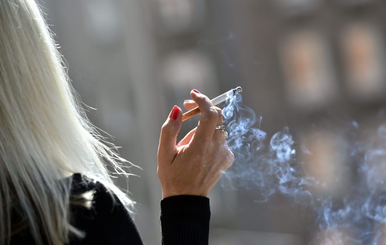 Esitys tupakkaveron korotuksista annettiin torstaina eduskunnalle. Kuvituskuva. LEHTIKUVA / Emmi Korhonen