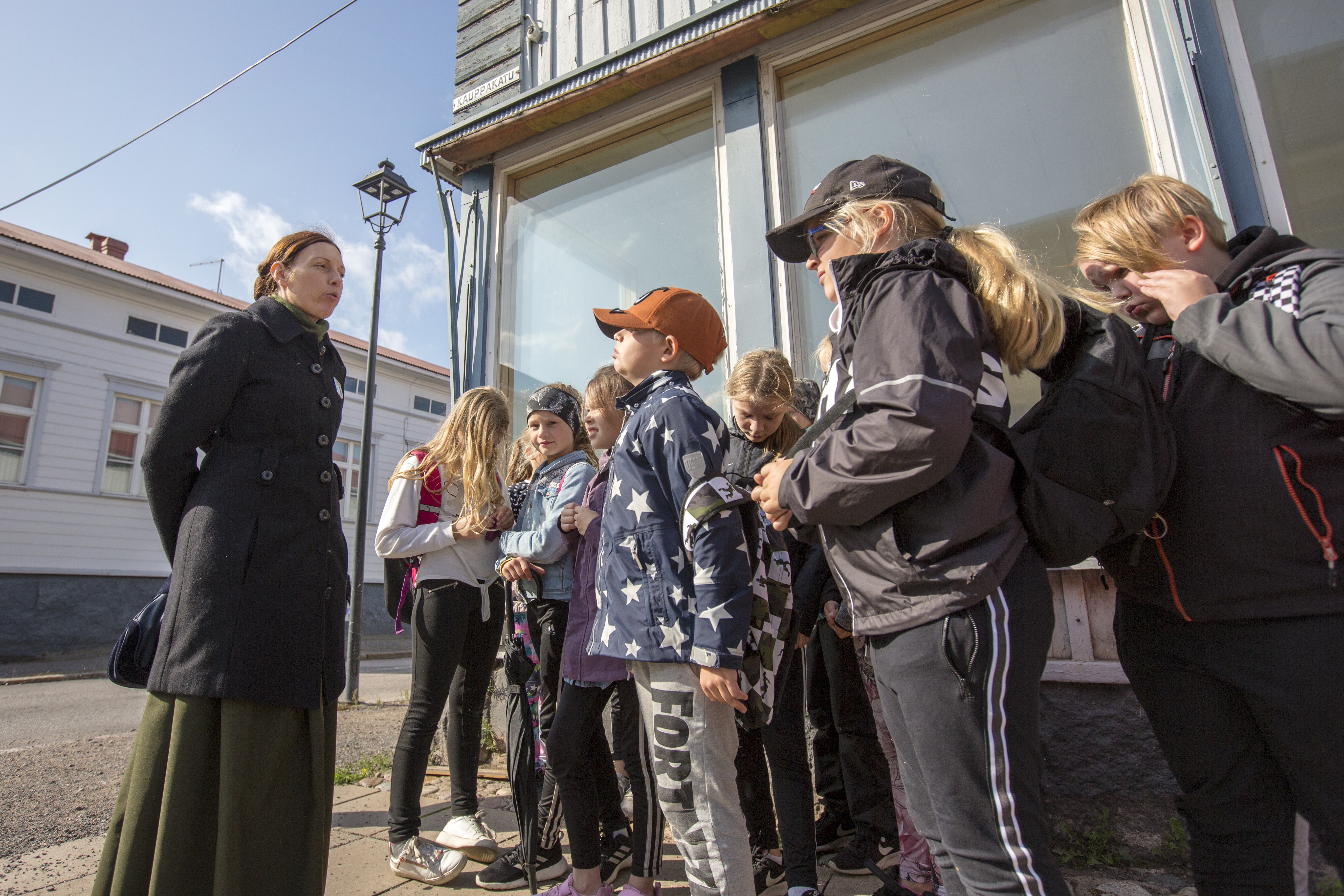 Kulttuurin kulkureitit veivät koululaiset Vanhan Raahen kaduille.