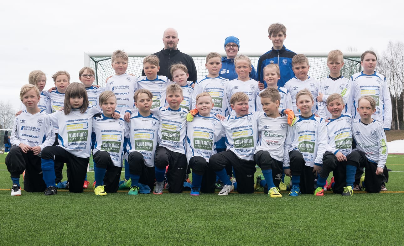 FC PaKa 08-09. Edessä vasemmalta: Jere Multas, Anni Määttä, Joonatan Karinkangas, Nico Pyy, Ville Koski, Taneli Ylisirniö, Matias Haataja, Eevert Heikkilä, Veeti Nurmi, Eemeli Karjalainen, Peetu Tiermas. Keskirivi vasemmalta: Samuel Siikaluoma, Joona Kivijärvi, Nooa Karjalainen, Herman Lämsä, Pauli Peltoniemi, Justus Patosalmi, Leevi Ronkainen, Leo Säkkinen, Roni Tornberg, Tuukka Ryynänen, Niilo Törmänen, Mila Pitkänen. Takarivi vasemmalta. Joukkueenjohtaja Jami Karinkangas, valmentajat Anne Meriläinen ja Iikka Meriläinen. Kuvasta puuttuvat pelaaja Tuukka Timonen ja apuvalmentaja Mikko Törmänen.