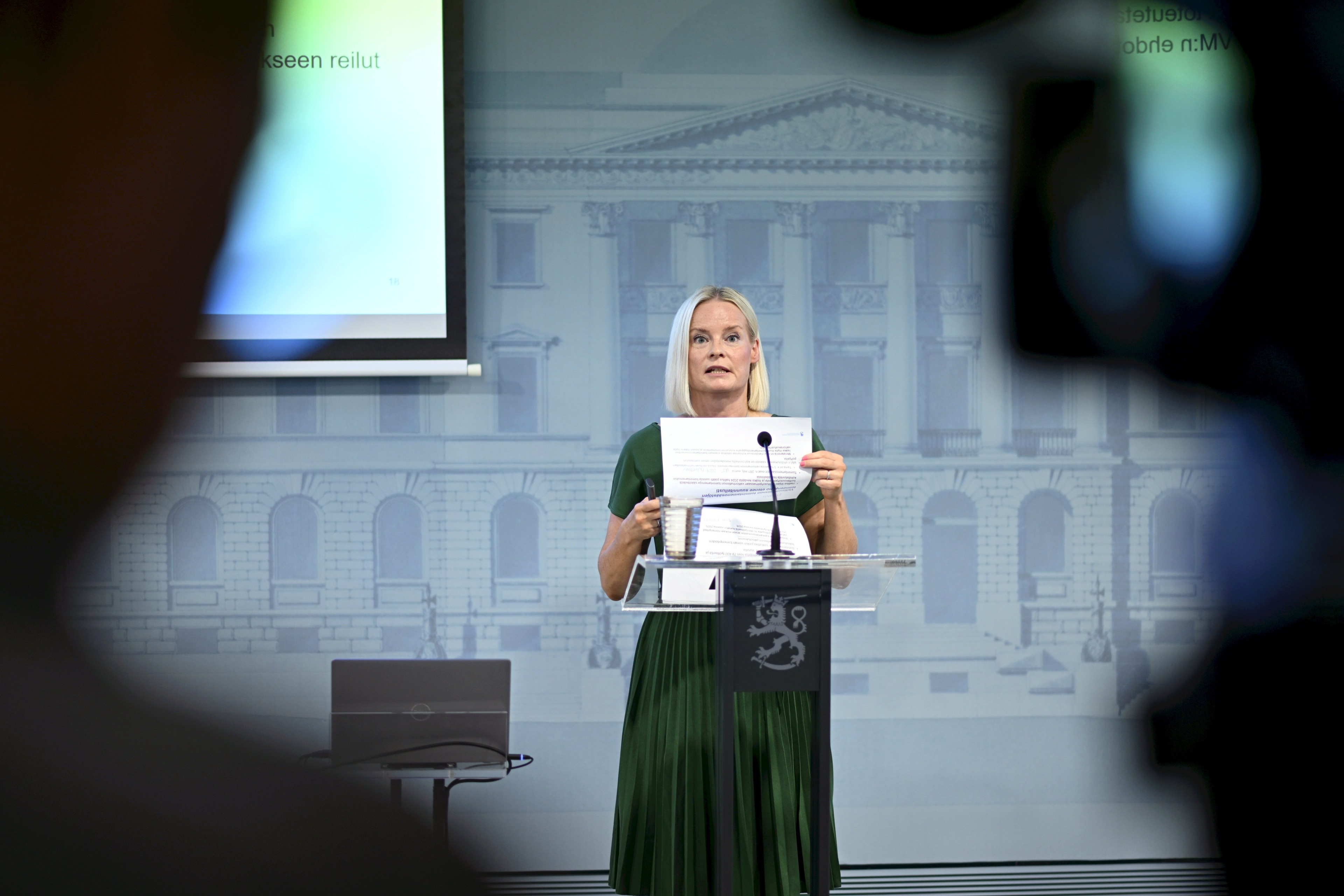 Finance Minister Riikka Purra (ps.) presented the state budget proposal at a press conference on Thursday. The proposal has a deficit of 12.2 billion