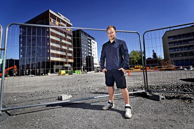 Sijoitustuottoja on vaikea saada sieltä, missä suuret laumat ovat liikkeellä, sanoo Jukka Oksaharju. Hän on nähnyt laumakäyttäytymistä ja vauhtisokeutta joissakin listautumisissa ja asuntosijoitusmarkkinoilla. Sijoitusasunnon voi nykyisin ostaa, vaikka siihen ei todellisuudessa olisi varaa. KUVA: KARI LÖFHJELM