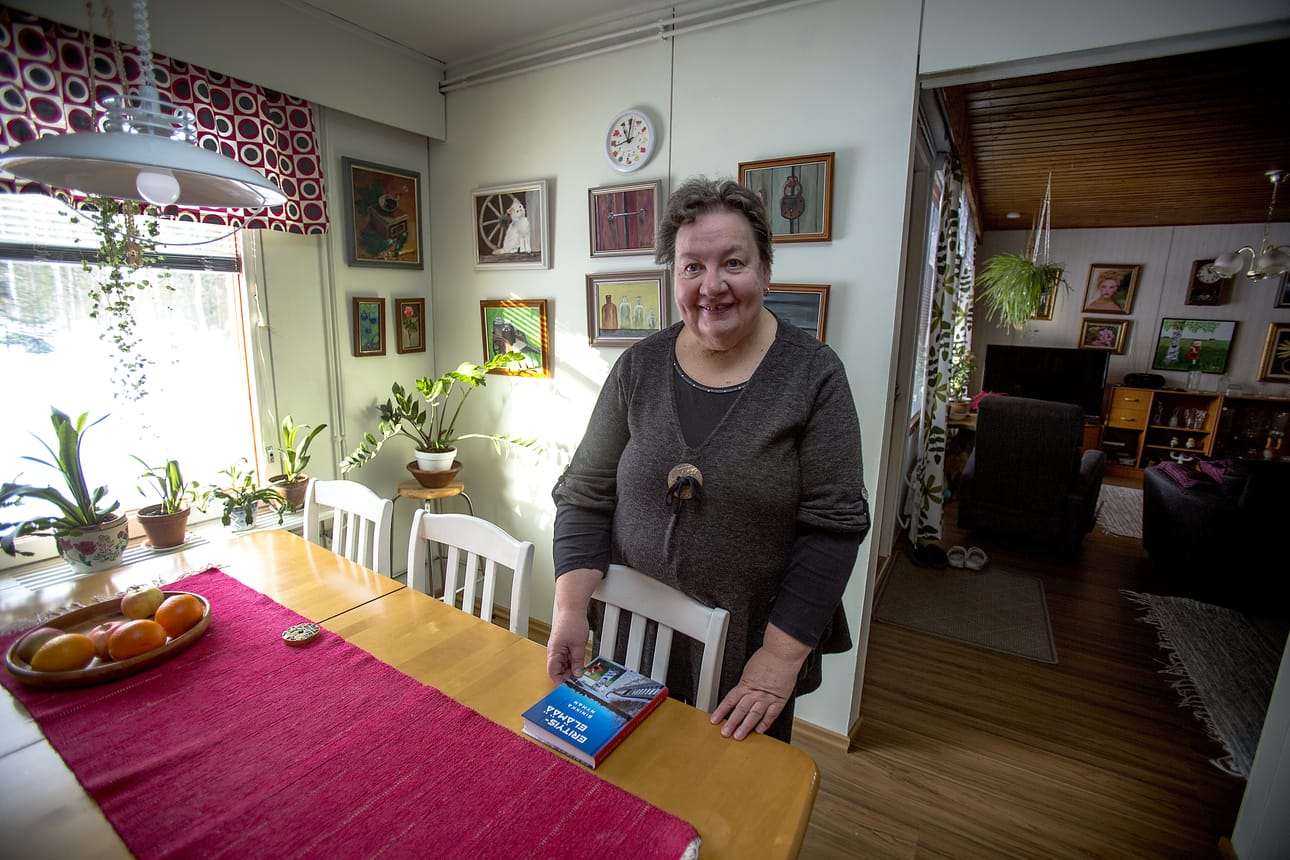 Sinikka Nyman on koonnut runojaan ja näytelmiään runokirjaan Erityiselämää. Nyman on tunnettu runoilija Siikajoella. Hänen tyyliään tapaillen voi sanoa, että riemukkaiden riimirunojen rekeä runsastavat raastavat rakkausrunot.
