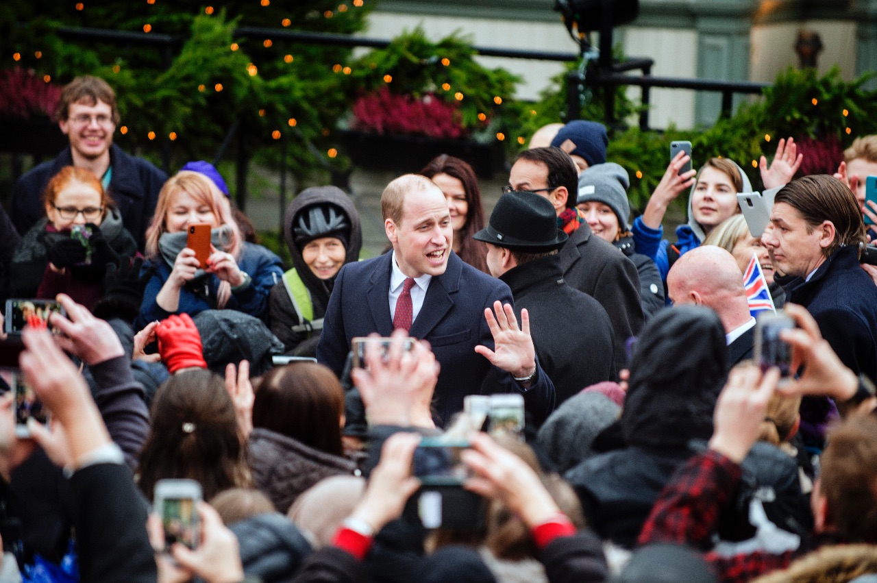 Prinssi William keräsi kansaa Esplanadille