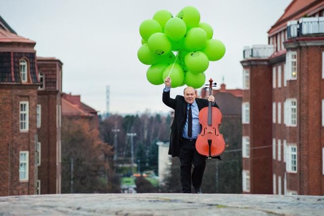 Pekka Malmikunnas (Hannu-Pekka Björkman) esittää Ihmsen osa -elokuvassa muuta kuin todellisuudessa on. KUVA: Yle Kuvapalvelu