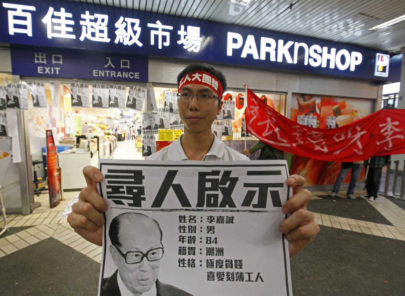 Opiskelija-aktivisti osoitti mieltään lakkoilevien telakkatyöläisten puolesta Hongkongissa huhtikuussa 2013. Muualla Kiinassa viranomaiset panevat opiskelija-aktivistit kuriin kovalla kädellä.