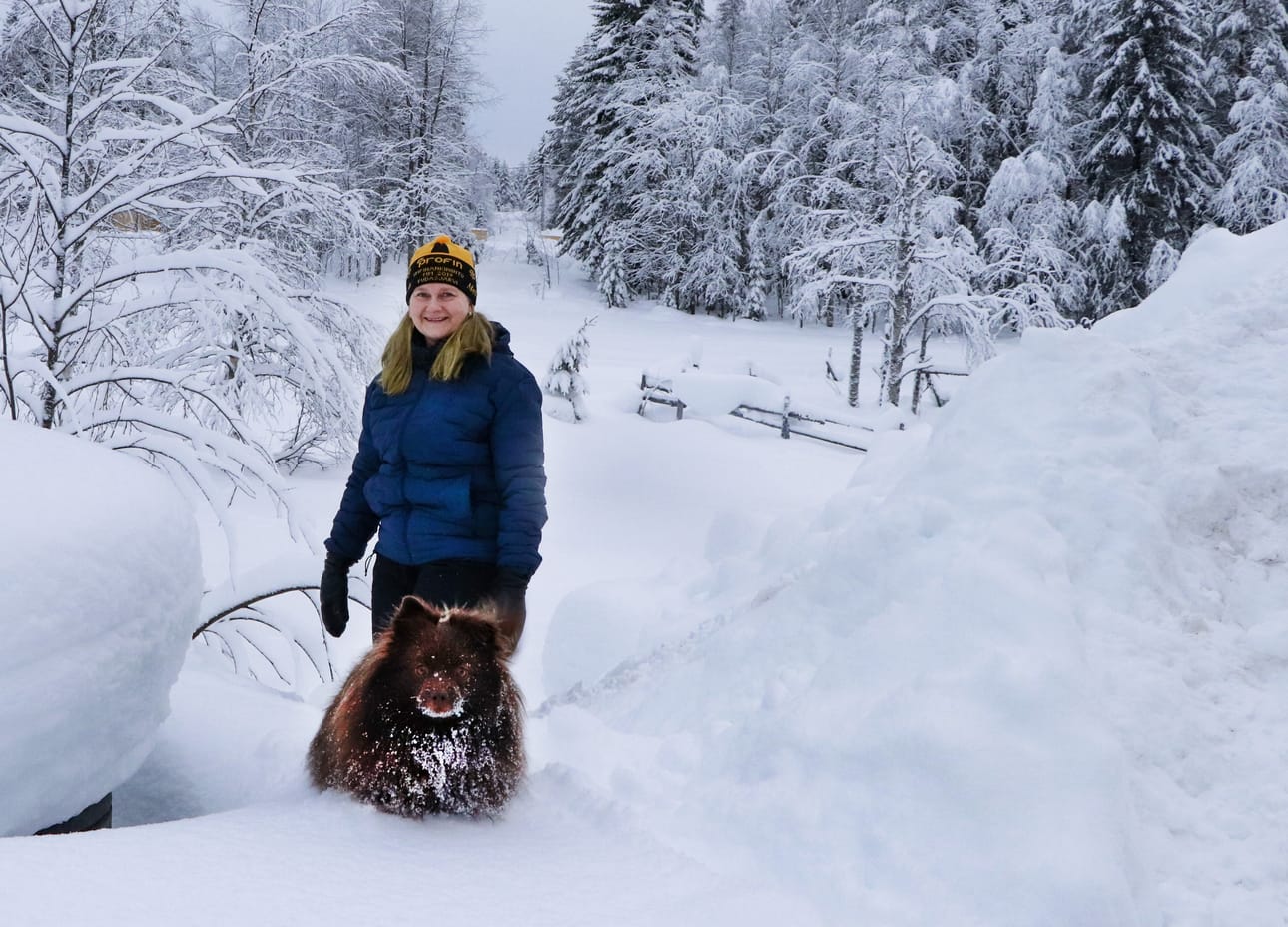 Kirsi Hanhela Pudasjärven urheilijat puheenjohtaja Syöte Lilo -koira