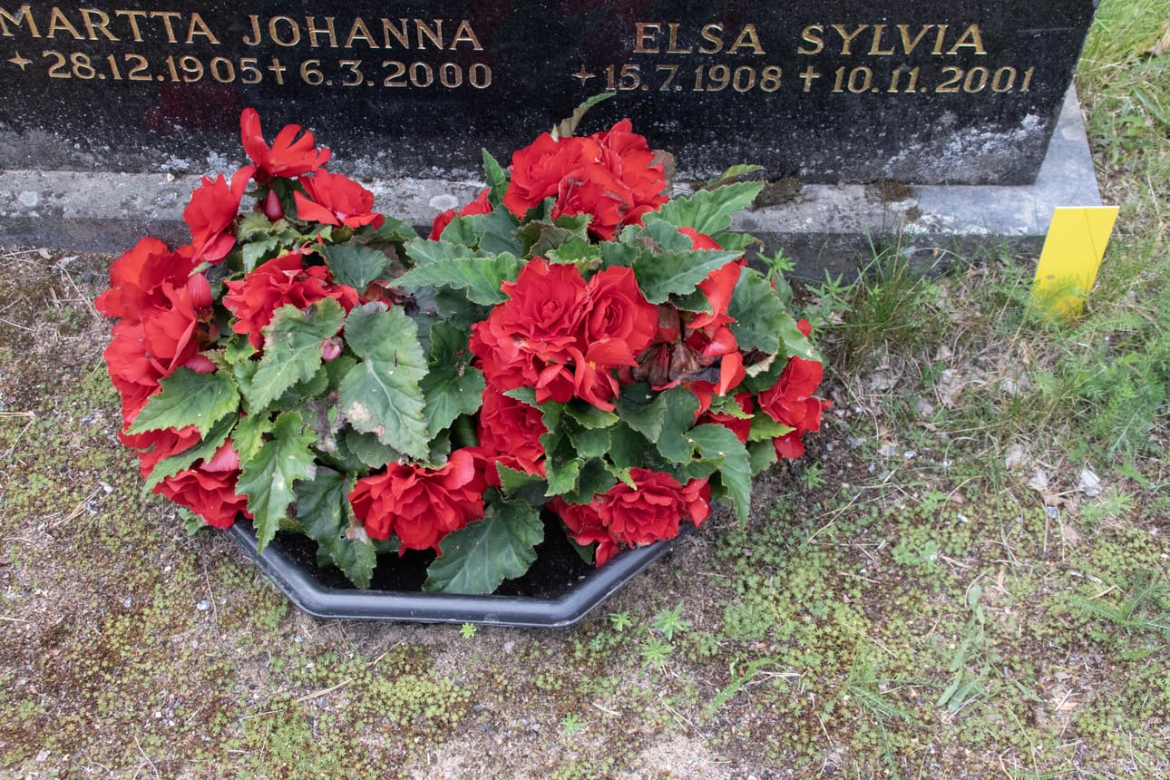 Siikalatvan seurakunta on luopunut pitkistä hautainhoitosopimuksista. Jatkossa sopimus voi olla enintään viiden vuoden mittainen.