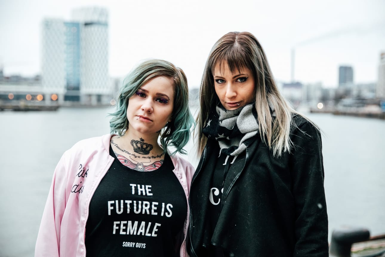 Sana (vas.) ja Rela ovat raivanneet tiensä X Factor Suomen livelähetyksiin.