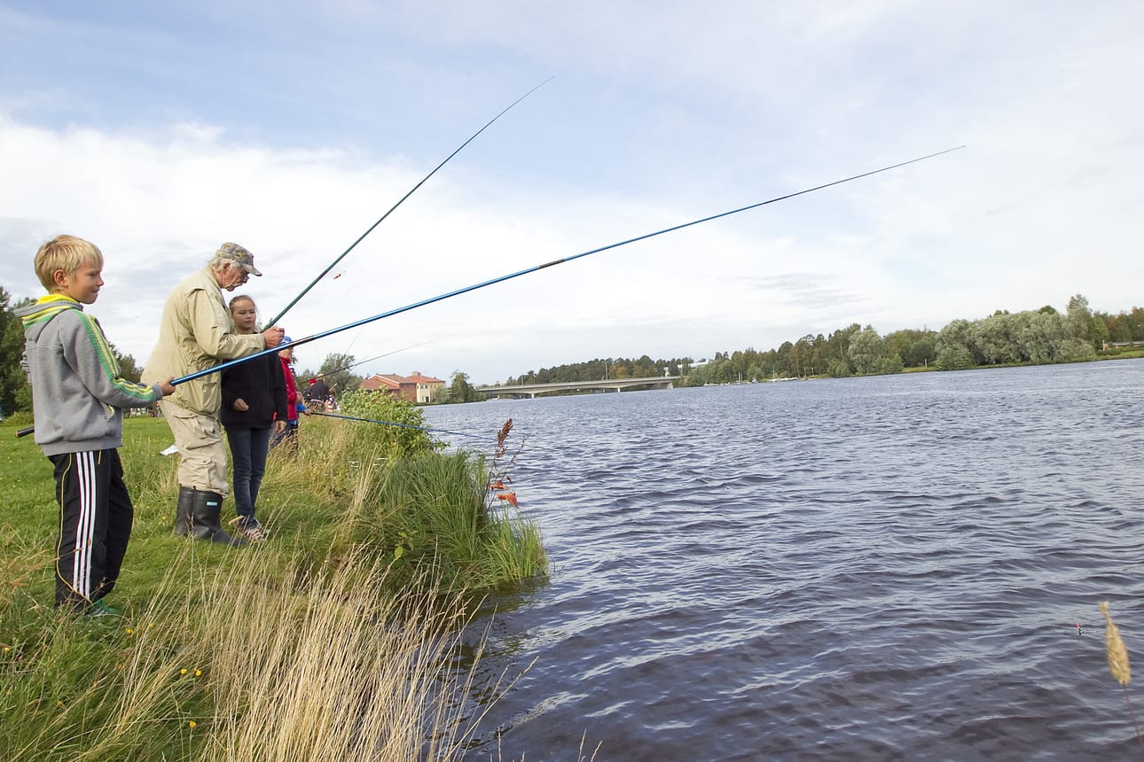 Kalastuspäivän tapahtuma järjestettiin Värtön rannassa.