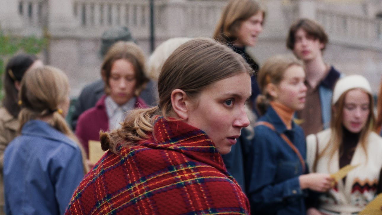 Aikansa saamelaisuuuttaan piilotellut Ester (Ella Marie Hætta Isaksen) ilmoittaa lopulta olevansa valmis uhraamaan henkensä kansansa puolesta.