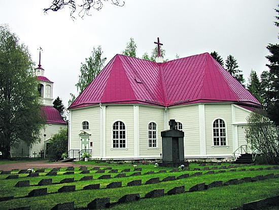 Paavolan kirkko on yksinkertainen, viihtyisä ja hyvin säilynyt. Tänä kesänä sen katto on tarkoitus uusia.