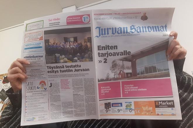 Jurvan Sanomiin pääsee uppoutumaan myös lakon aikana. KUVA: JAANA ALA-LAHTI