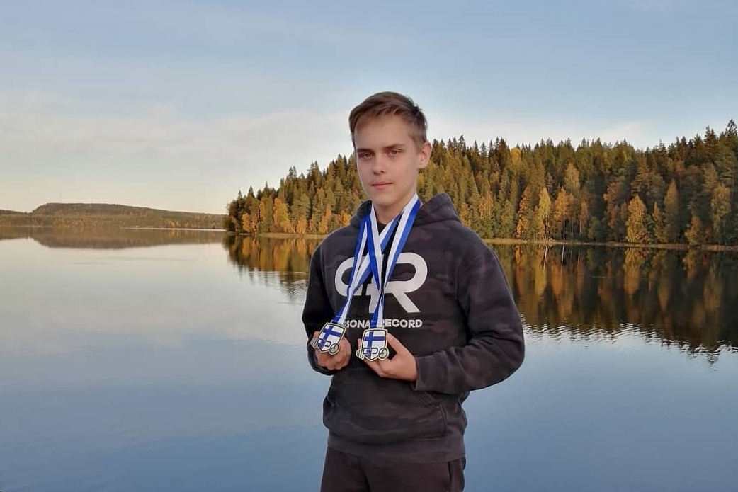 Nuori voimanpesä paukutti suomenennätyksiä – Joonas Viitanen on nostellut rautoja tosissaan vasta vajaan vuoden verran