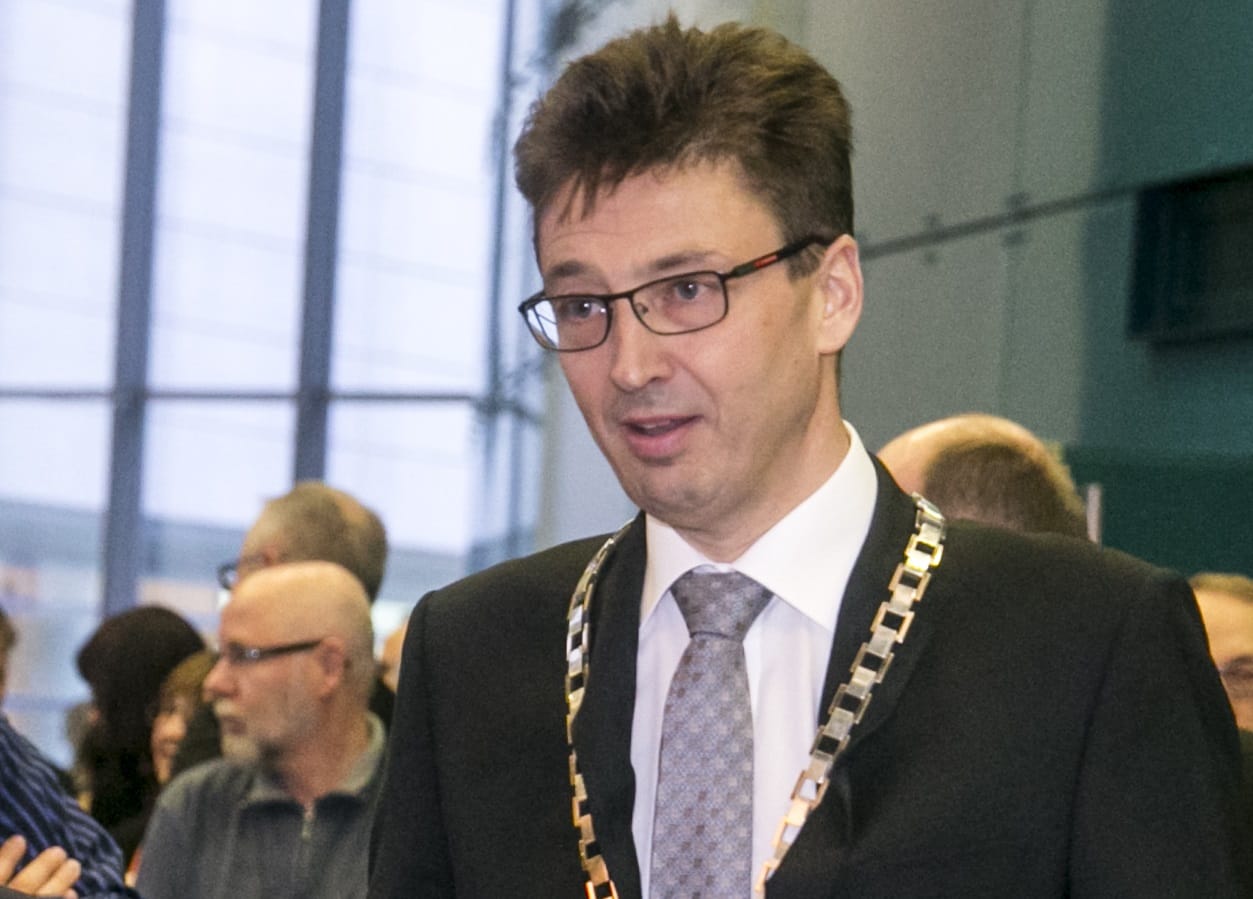 Hakijoiden joukossa on myös Oulun yliopiston nykyinen rehtori Jouko Niinimäki.