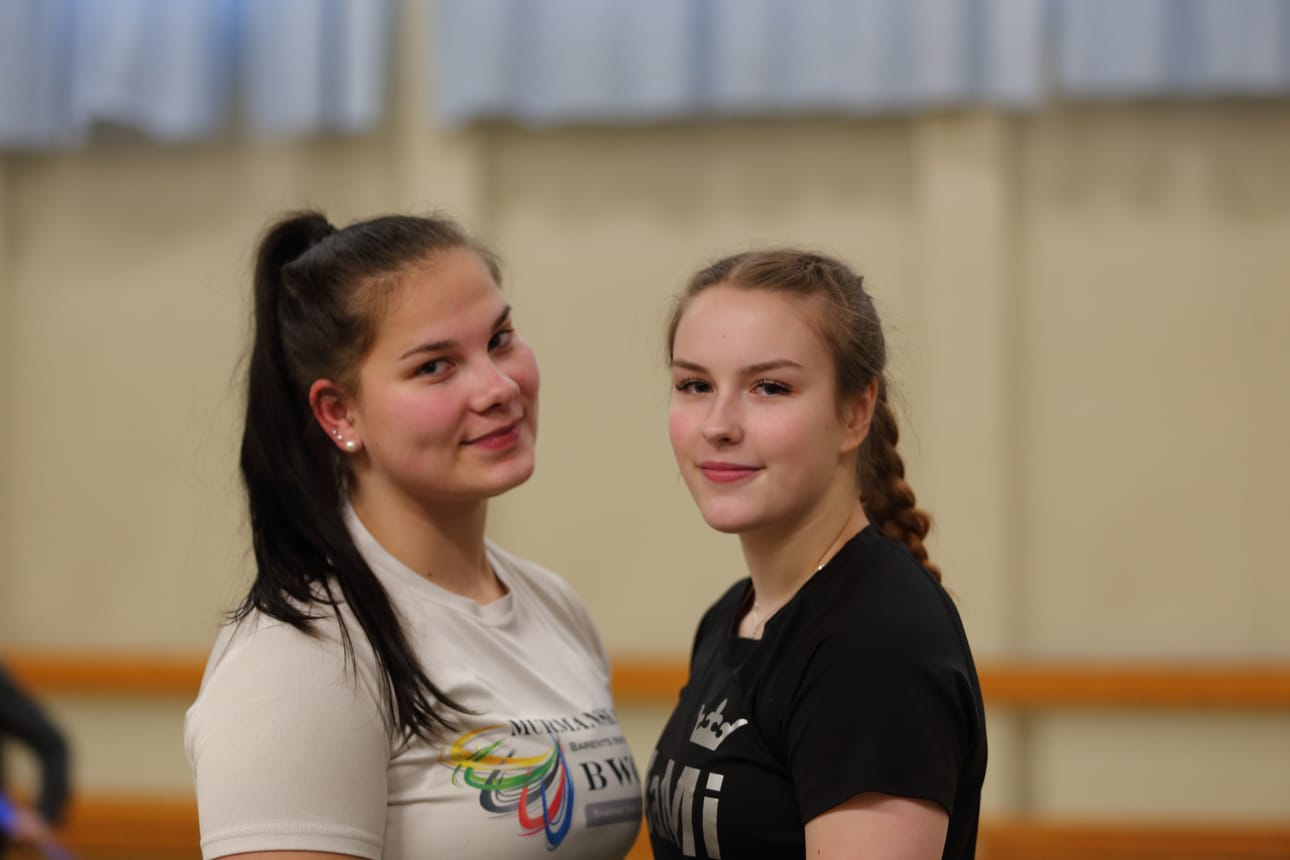 RaLepan Anette Silvamaa ja Ella Aalto asuvat Oulun seudulla. He kulkevat useita kertoja viikossa Raahessa.