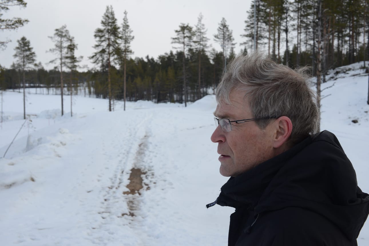Kyösti Salmirinne kaipailee ykkösväylän tiiauspaikalla leudompia säitä ja lumet sulattavia vesisateita, jotta kentällä päästäisiin töihin.