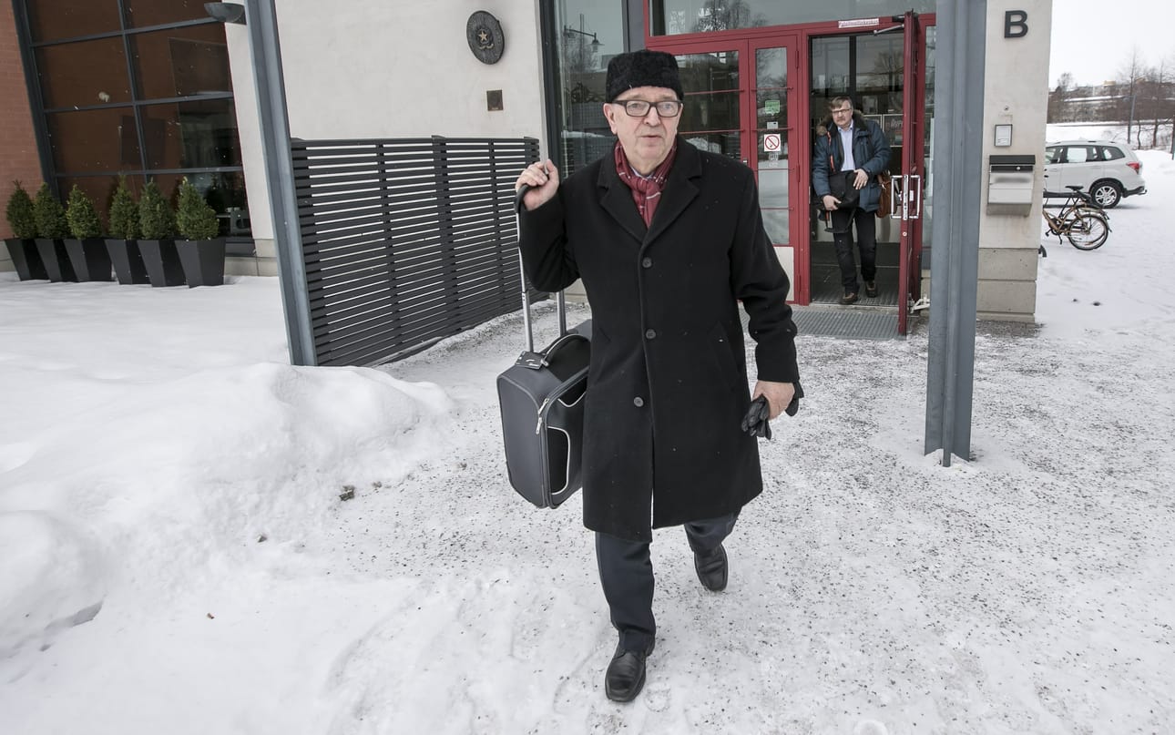 Europarlamentaarikko Paavo Väyrynen aikoo palata eduskuntaan kesällä.