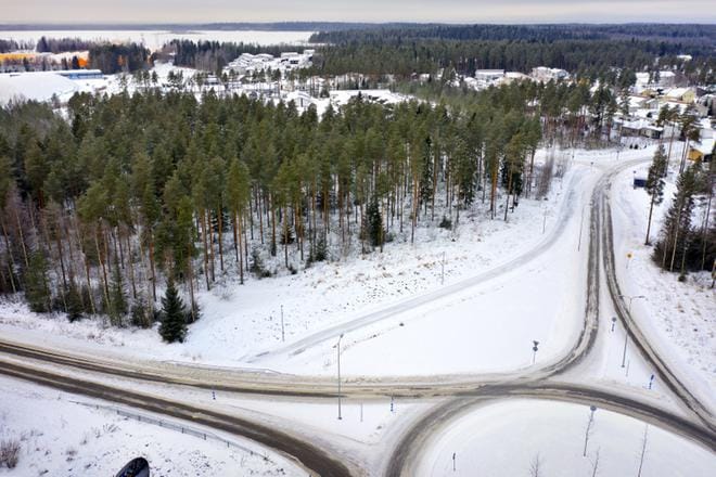 Eepee kaavailee uutta S-marketia ja kylmäasemaa Hamarintien liikenneympyrän ääressä olevalle tontille. KUVA: TOMI KOSONEN