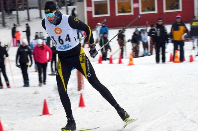 Ilmajoen Kisailijain Timo Mantere oli hyvässä vauhdissa Valkealammen hiihdoissa johtaen miesten kisaa koko ajan. KUVA: KALEVI VIITA