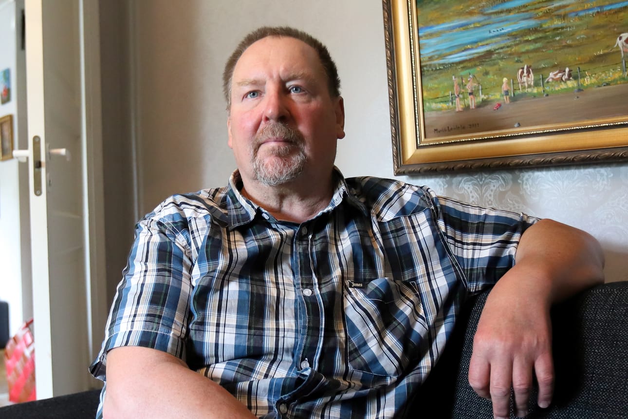 Martti Lehtelä on maalannut lukuisia vanhaa Raahea kuvaavia töitä. Nyt hän on koonnut niitä Raahe ennen vanahaan -kirjaan.