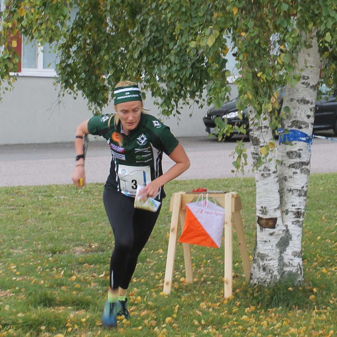 Marttiina Joensuu näytti Pyhäjoella, millaista on suunnistusvauhti kansallisella kärkitasolla.