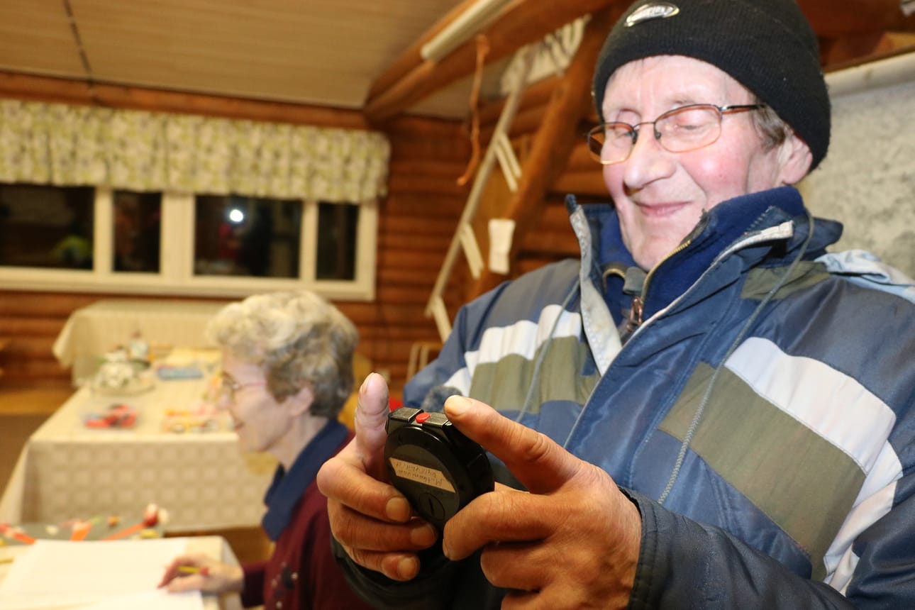 Mauri Mäyrä tarkisti ajanottokellon toimivuuden.
