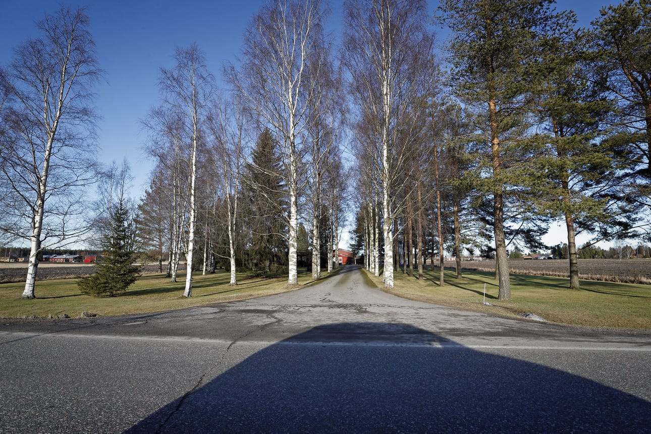 Ilmajoen Kauppilantellä sijaitsevan Joupin Meklari Oy:n epäillään ostaneen, myyneen ja säilyttäneen riistalihatuotteita, joiden alkuperässä ja pakkausmerkinnöissä on ollut huomattavia epäselvyyksiä. Erikoissyyttäjä ajaa syytteitä useilla rikosnimikkeillä.