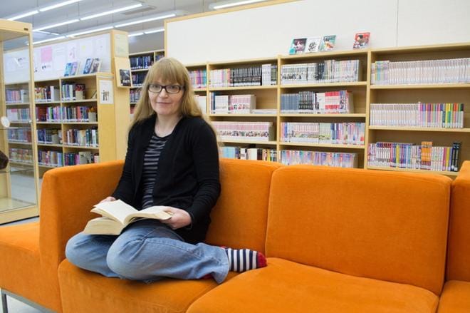 Ulla Raineranta tunnustautuu avaruusscifin ystäväksi. KUVA: ELLA NURMI